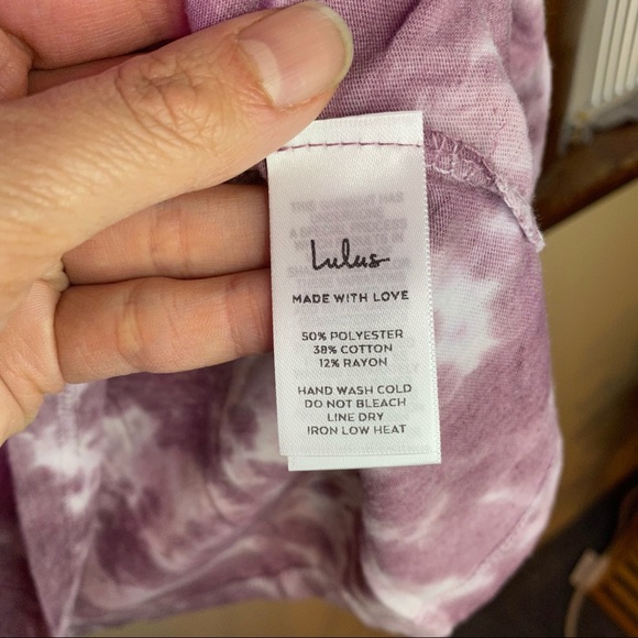 NWT LULUS Cozy Livin’ Mauve Purple Tie-Dye Tee S - Picture 3 of 6
